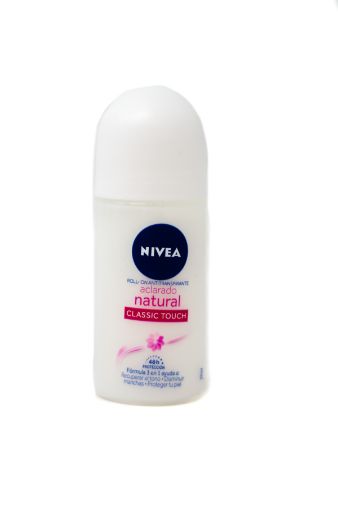 Imagen de DESODORANTE NIVEA ACLARADO NATURAL CLASSIC TOUCH PARA MUJER EN ROLL- 50.00 ML
